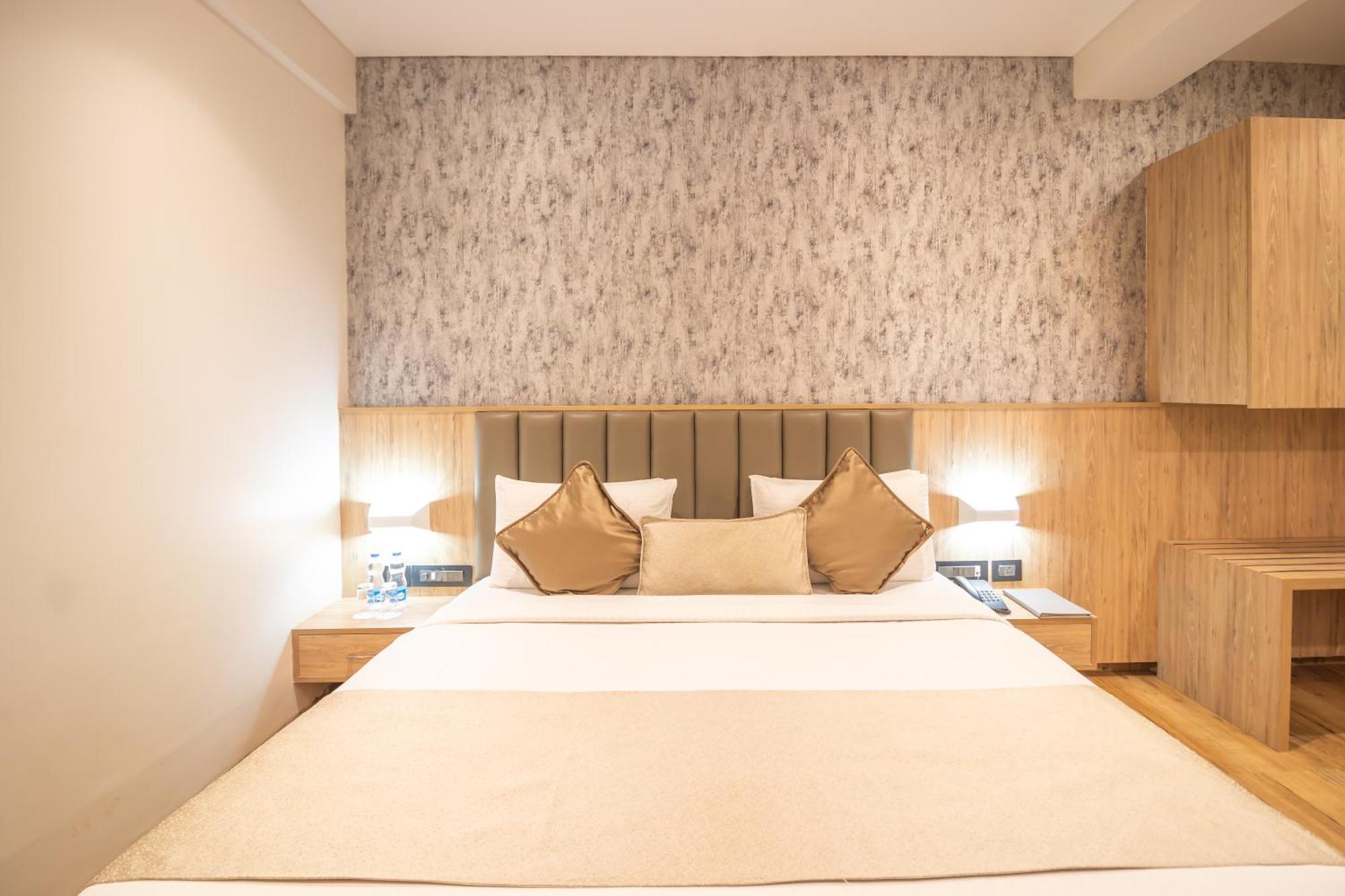 Hotel Celestiial , Кандолим Экстерьер фото